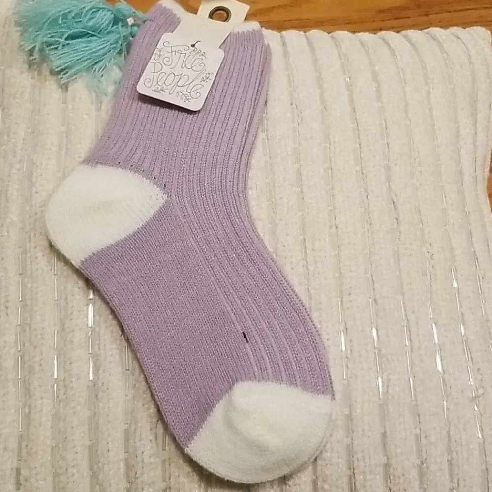 FREE PEOPLE Women’s socks. Lavender. One size.‎